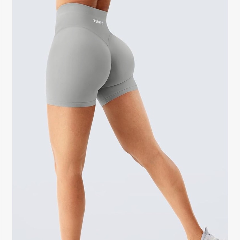 YEOREO Workout Shorts Womens Butt Lifting 4.5" Seamless Hidden Scrunch Small